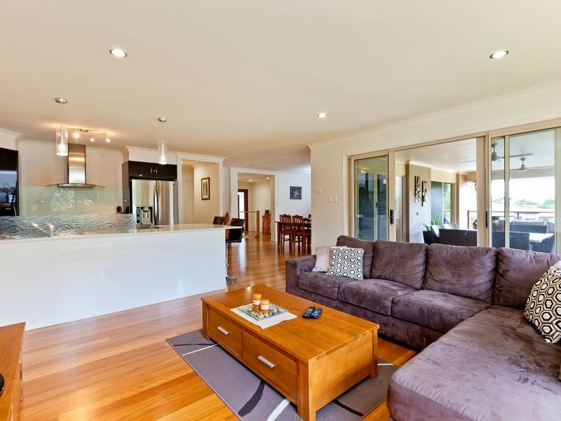 46 Sunningdale Drive, Redland Bay QLD 4165