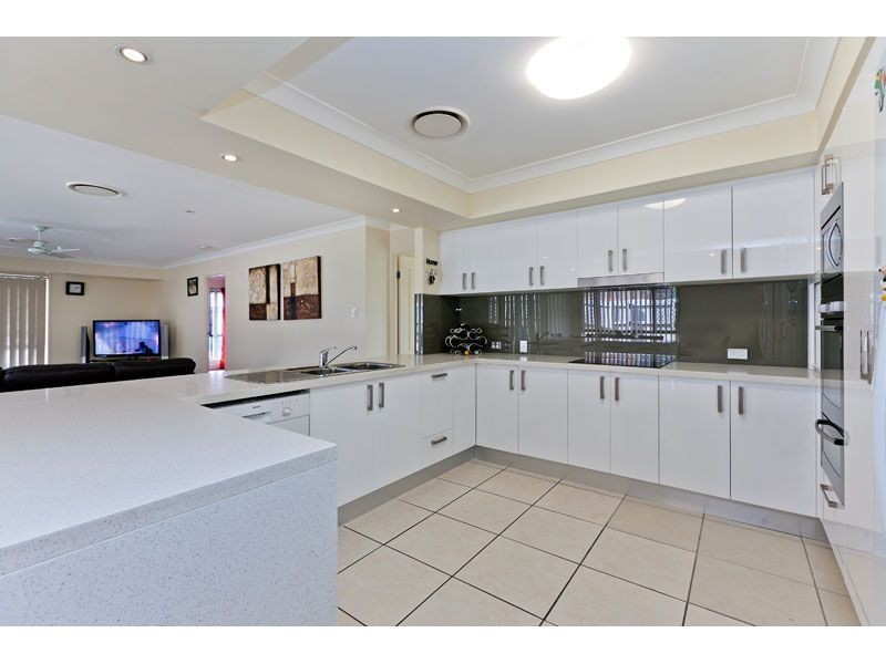 10 Caswell Crescent, Redland Bay QLD 4165