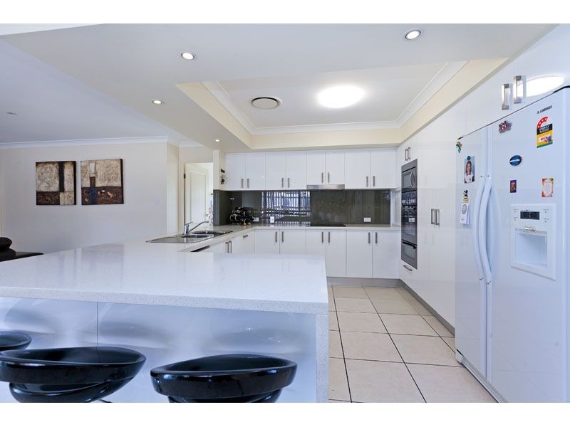 10 Caswell Crescent, Redland Bay QLD 4165