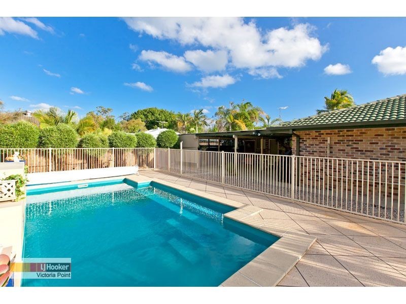 32 Fairway Drive, Redland Bay QLD 4165