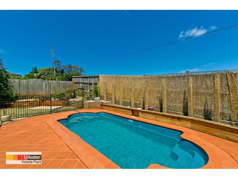 1 Roger Court, Redland Bay QLD 4165