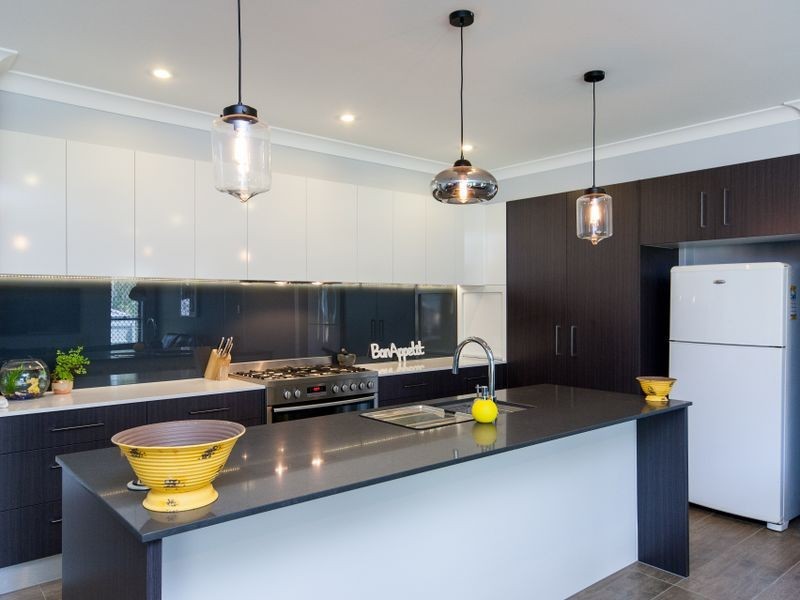 6 Silky Place, Redland Bay QLD 4165