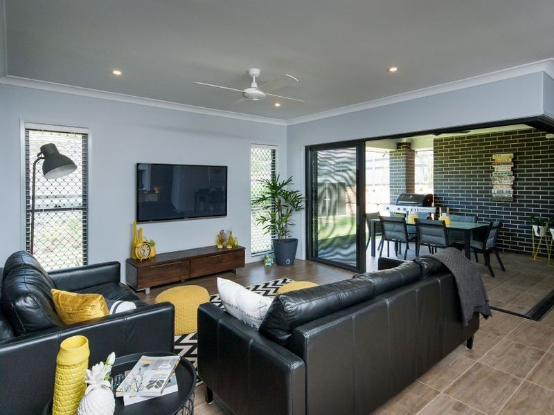 6 Silky Place, Redland Bay QLD 4165