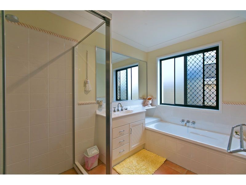 33 Rusbrook Street, Redland Bay QLD 4165