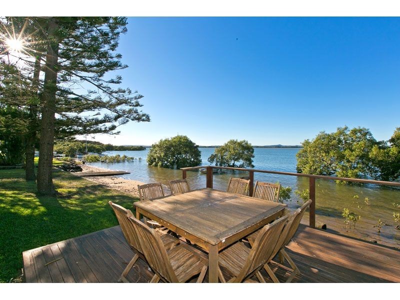 33 Rusbrook Street, Redland Bay QLD 4165