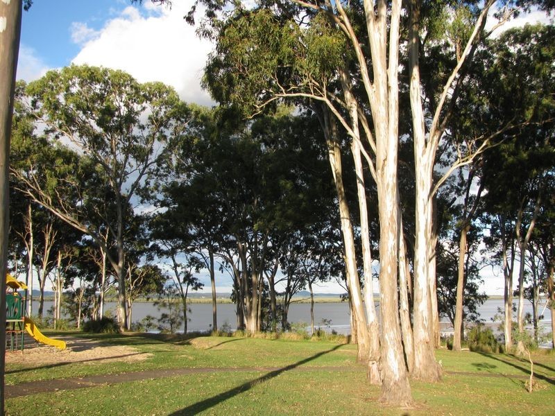 24 Sandy Cove Place, Redland Bay QLD 4165