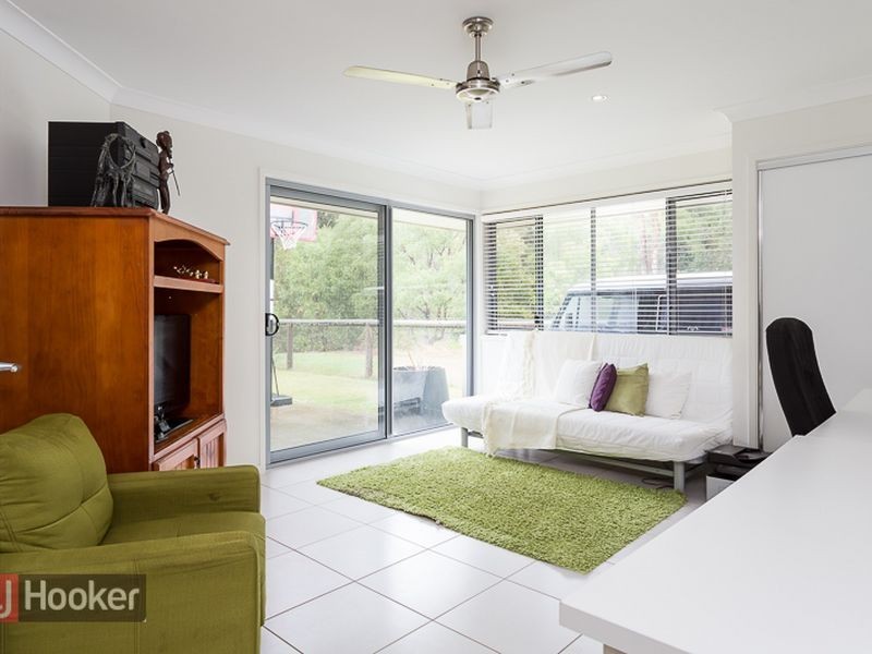 6 Emperor Drive, Redland Bay QLD 4165