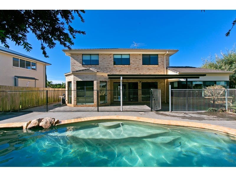 8 Saltwater Place, Redland Bay QLD 4165