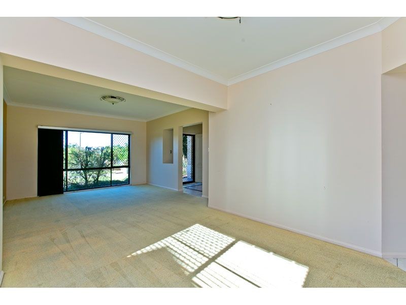 8 Saltwater Place, Redland Bay QLD 4165