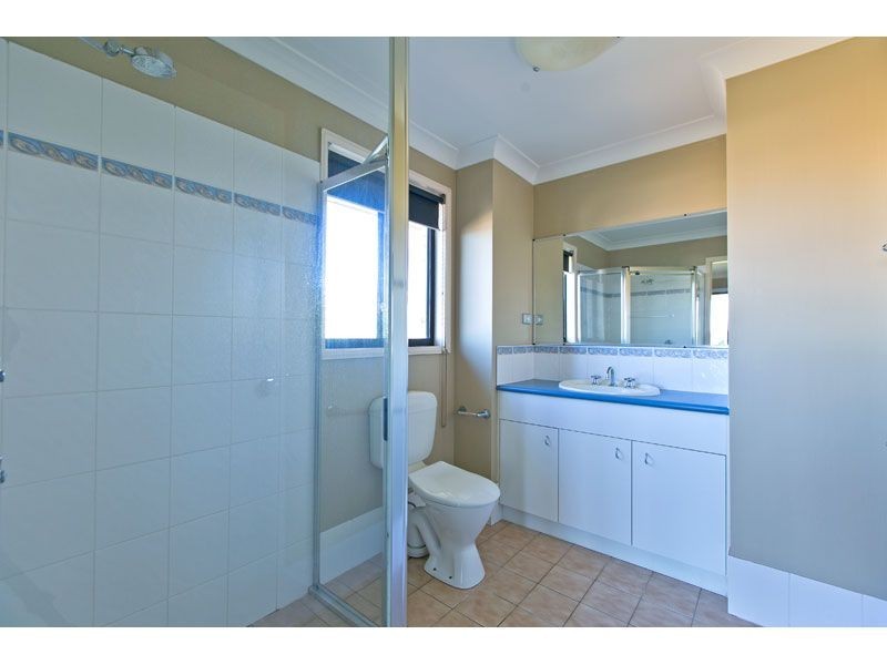 8 Saltwater Place, Redland Bay QLD 4165