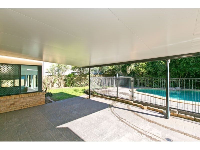 8 Saltwater Place, Redland Bay QLD 4165