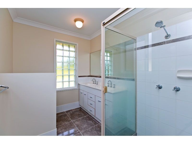 31 The Boulevard, Redland Bay QLD 4165