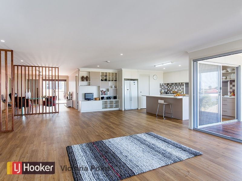 14 Cypress St, Redland Bay QLD 4165