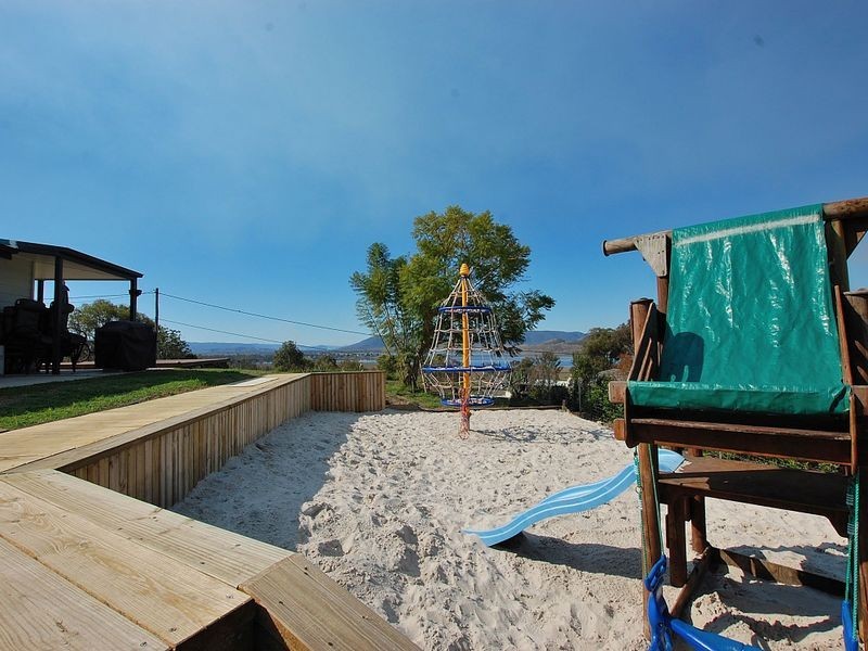 11 Aliza Place, Somerset Dam QLD 4312