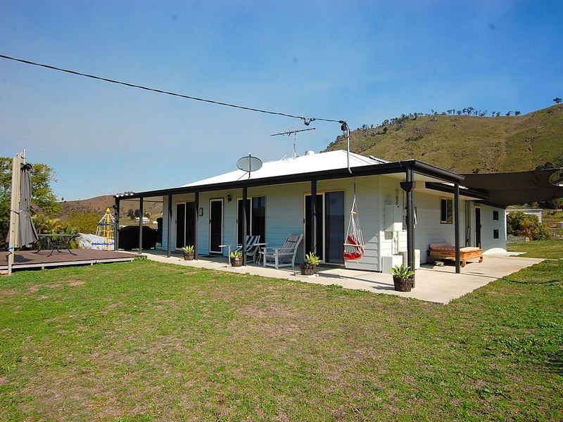 11 Aliza Place, Somerset Dam QLD 4312