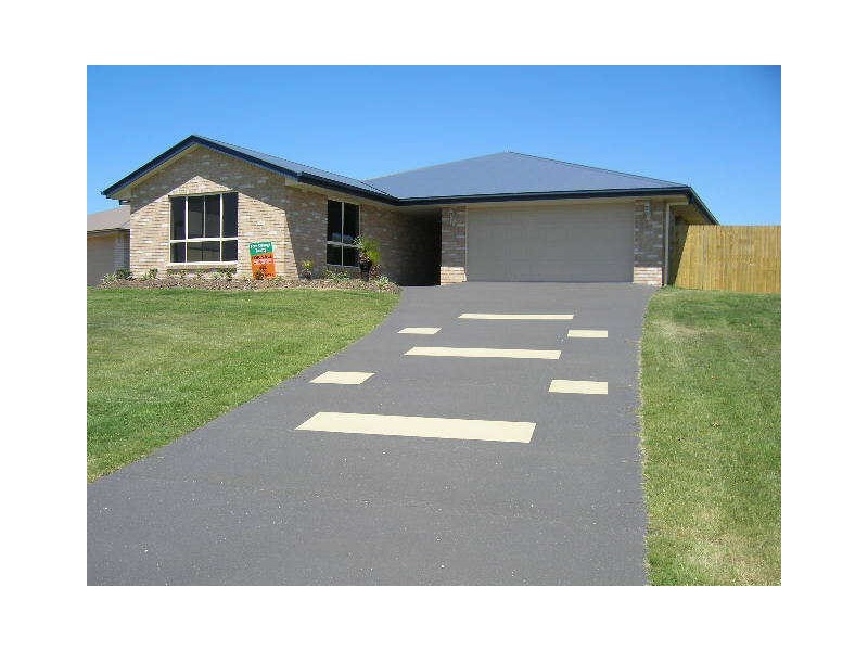 37 Hedley Drive, Kilcoy QLD 4515