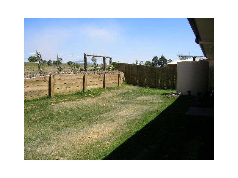 37 Hedley Drive, Kilcoy QLD 4515