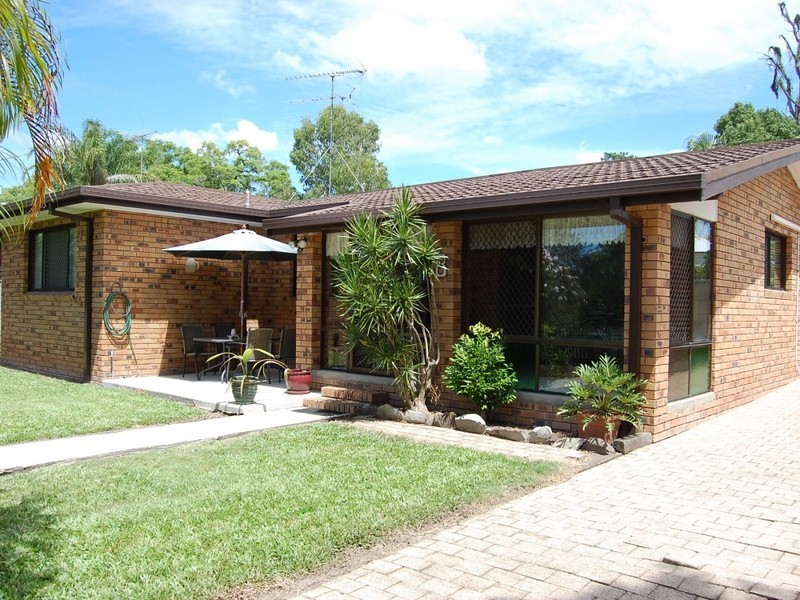8 Coronation Avenue, Woodford QLD 4514