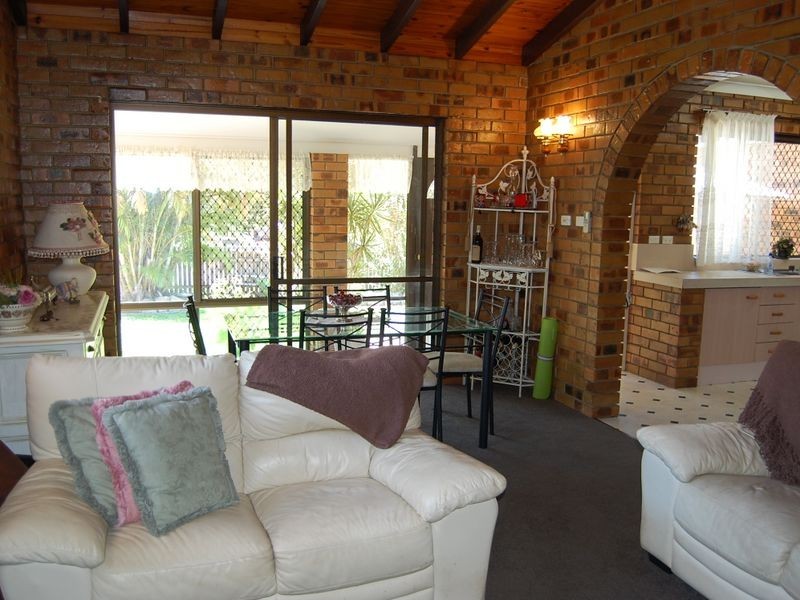 8 Coronation Avenue, Woodford QLD 4514