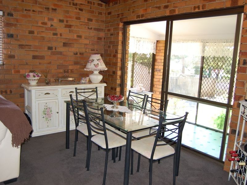 8 Coronation Avenue, Woodford QLD 4514