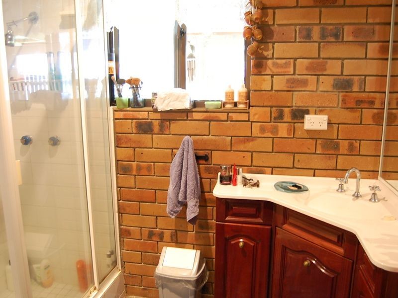 8 Coronation Avenue, Woodford QLD 4514