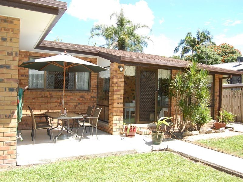 8 Coronation Avenue, Woodford QLD 4514