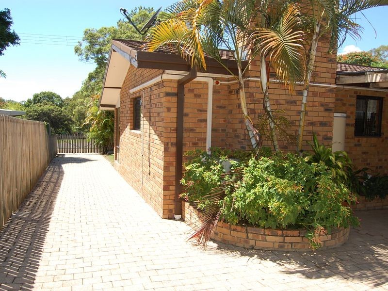 8 Coronation Avenue, Woodford QLD 4514