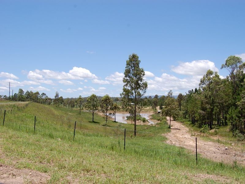 63 Jenkinson Rd, Woodford QLD 4514