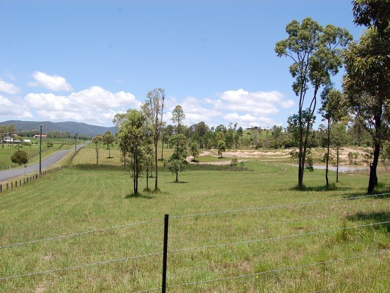 63 Jenkinson Rd, Woodford QLD 4514