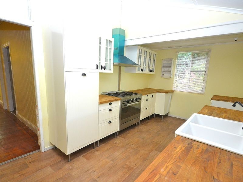 24 Robson Street, Kilcoy QLD 4515