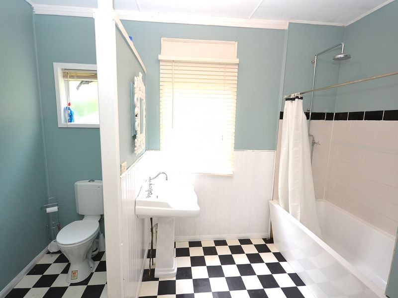 24 Robson Street, Kilcoy QLD 4515