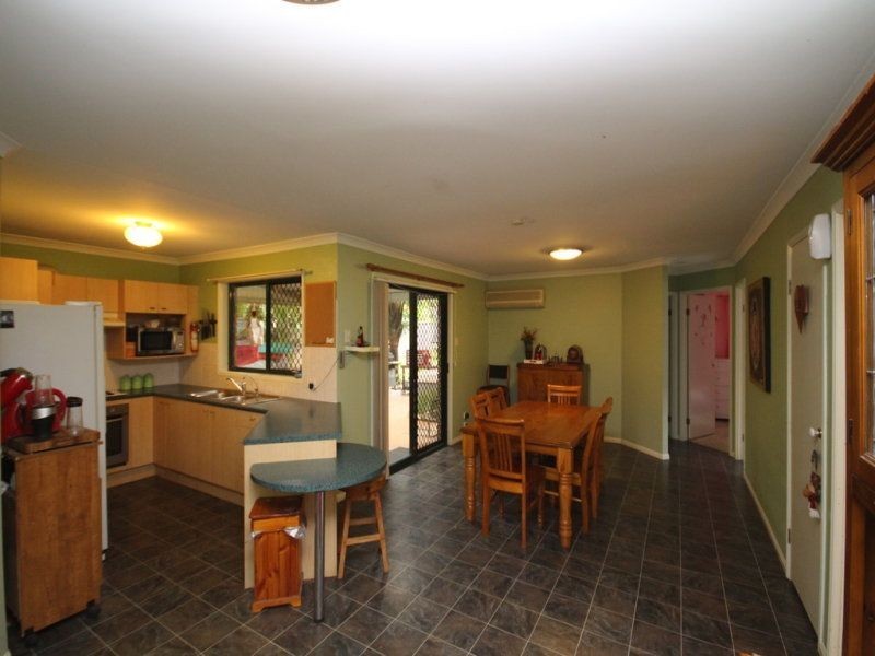 21 Paul Place, Glass House Mountains QLD 4518