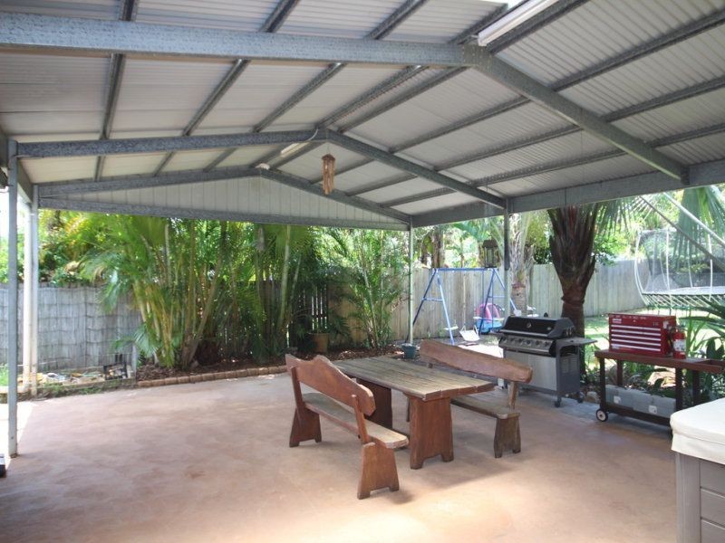 21 Paul Place, Glass House Mountains QLD 4518