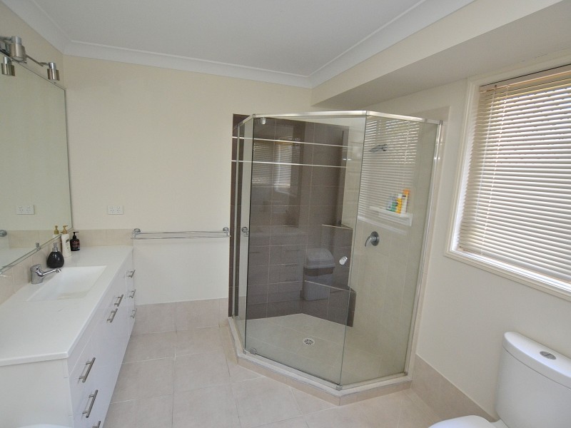 12 Hedley Drive, Kilcoy QLD 4515