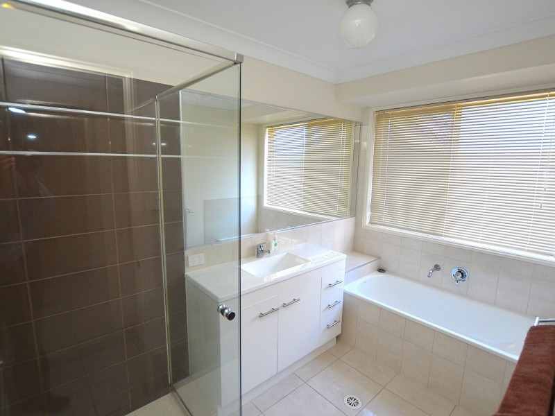 12 Hedley Drive, Kilcoy QLD 4515