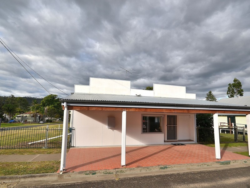 44 George street, Linville QLD 4306