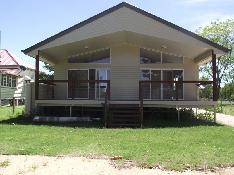 5 Hope Street, Kilcoy QLD 4515