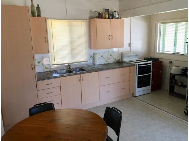 33 David Street, Linville QLD 4306