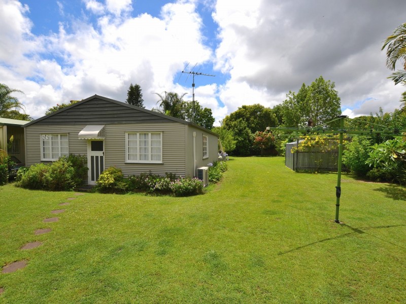 7 Brooker Street, Woodford QLD 4514