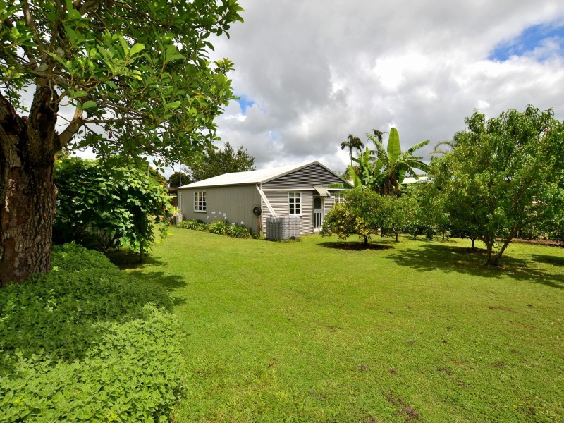 7 Brooker Street, Woodford QLD 4514