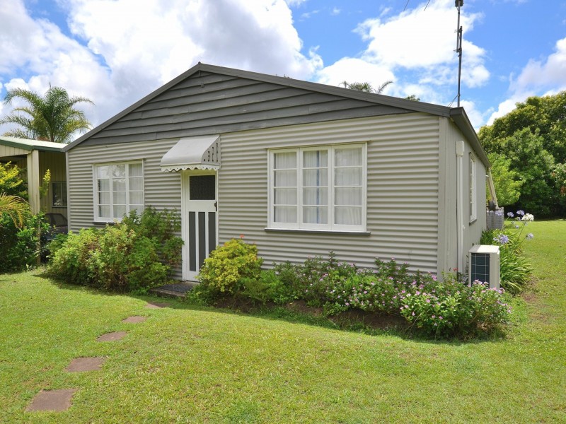 7 Brooker Street, Woodford QLD 4514