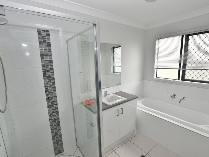 24 Settlers Rise, Woolmar QLD 4515