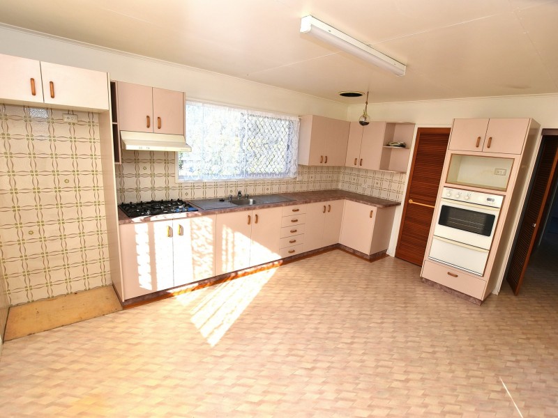 18 Robson Street, Kilcoy QLD 4515