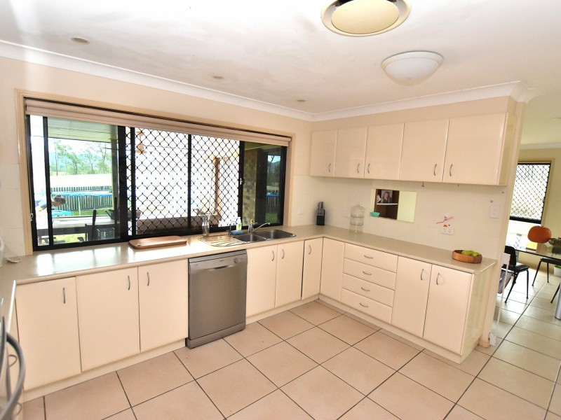 10 Golf Links Crt, Kilcoy QLD 4515