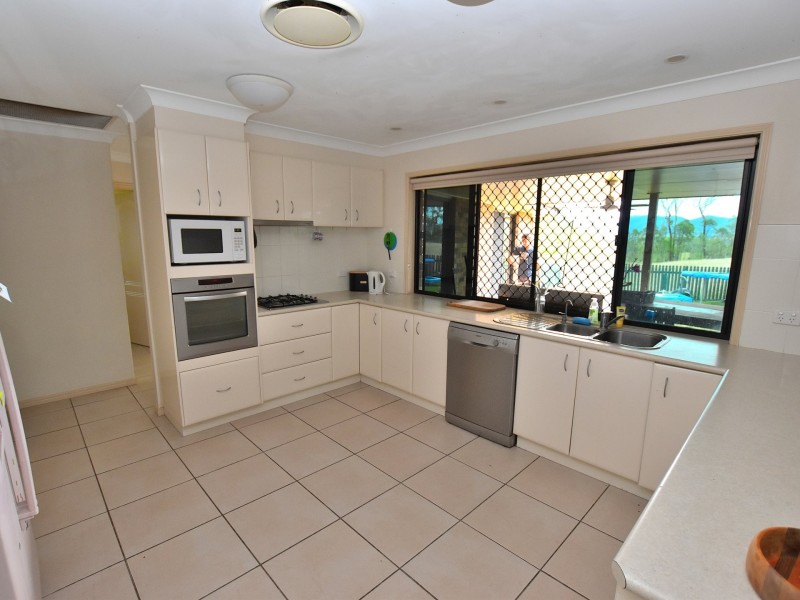 10 Golf Links Crt, Kilcoy QLD 4515