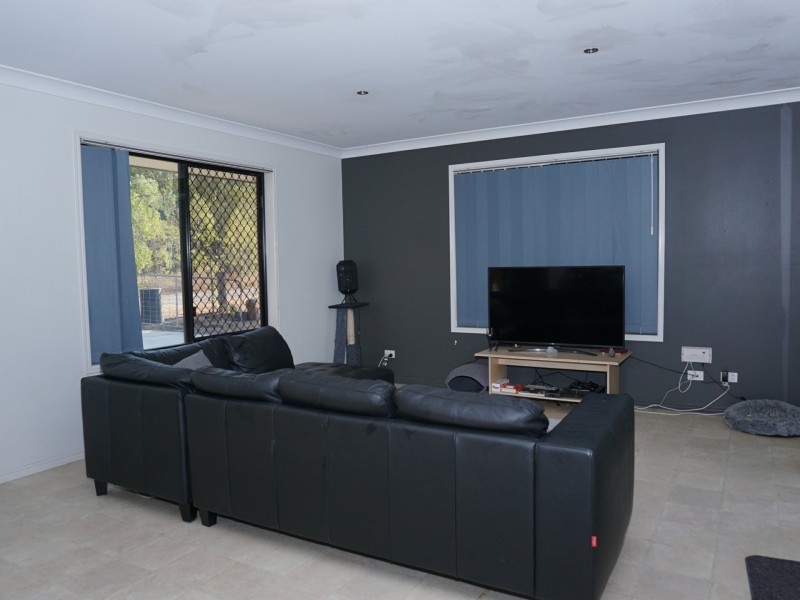 5 Burrows Street, Moore QLD 4306