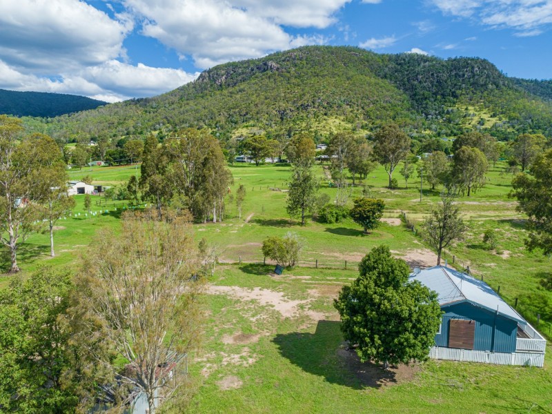 1405 Neurum Road, Mount Archer QLD 4514