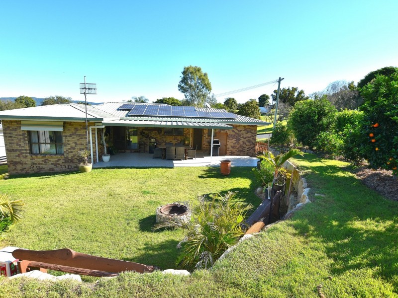 32 Robson Street, Kilcoy QLD 4515