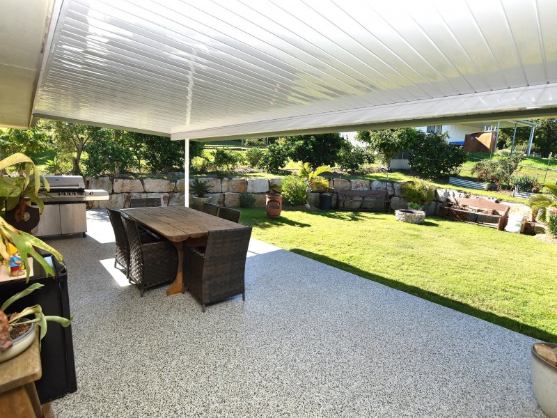 32 Robson Street, Kilcoy QLD 4515