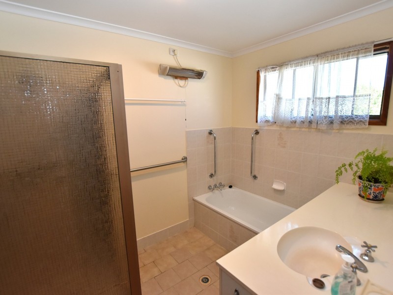 32 Robson Street, Kilcoy QLD 4515